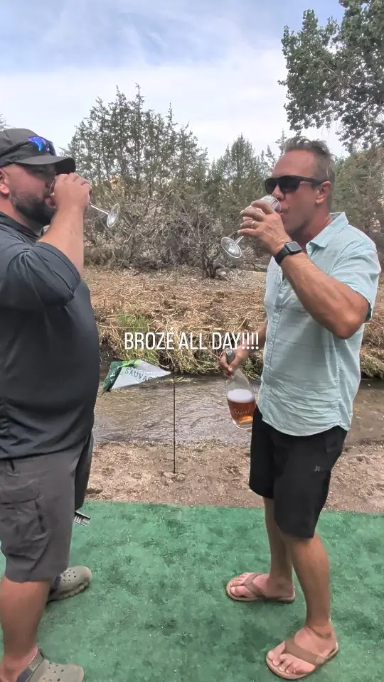 The BROS are BACK with a "little" BROZÉ and the same farmers pour we all know and love!! 🥂🏌️⛳🩷🍾
#Brozé #sauvagespectrum #sauvagespectrumwines  #sparklet #getitfromthegrower